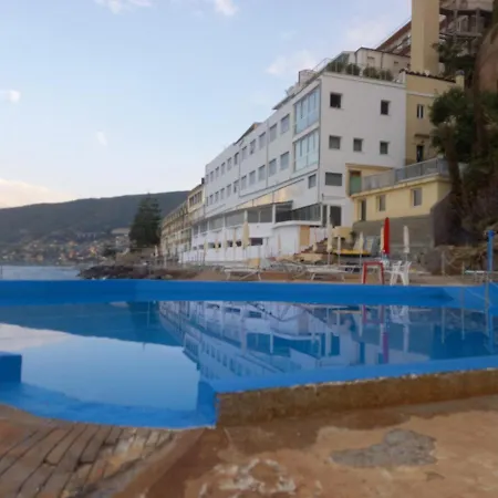 Hotel La Perla Del Capo 3*