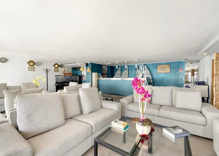 Hotel La Perla Del Capo 3*